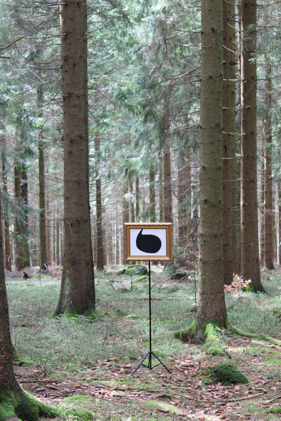 Foto von Gemälde im Wald